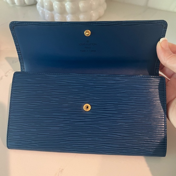 💙Louis Vuitton Vintage Epi Leather Sarah Wallet with COA & Chain BLUE EUC - Picture 8 of 16